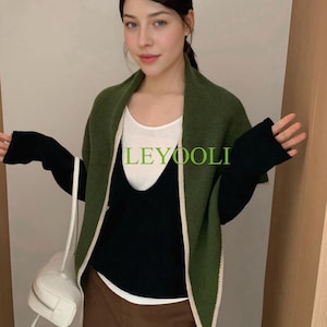 Handmade 100% Wool Pine Green Shawl Wrap | Winter Triangular Scarf | Soft Warm Shoulder Wrap | Christmas Gift for Her