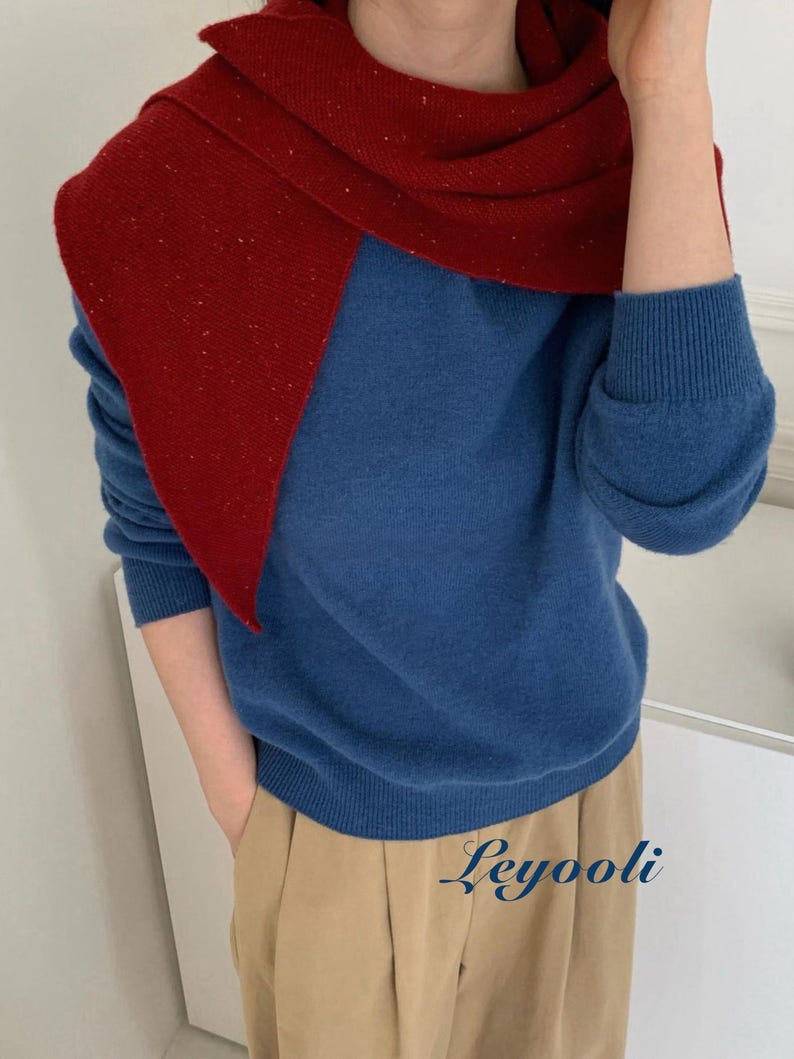 Speckled Red 100% Wool Triangle Scarf, Festive Knit Wrap, Cozy Winter Shawl Gift