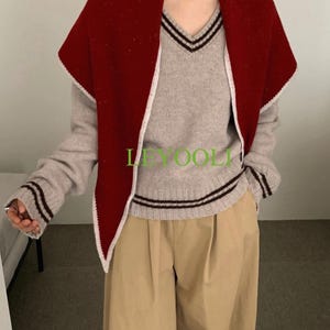 Handmade 100% Wool Speckled Red Shawl Wrap | Textured Triangular Scarf | Cozy Winter Shoulder Wrap | Festive Knit Gift for Her