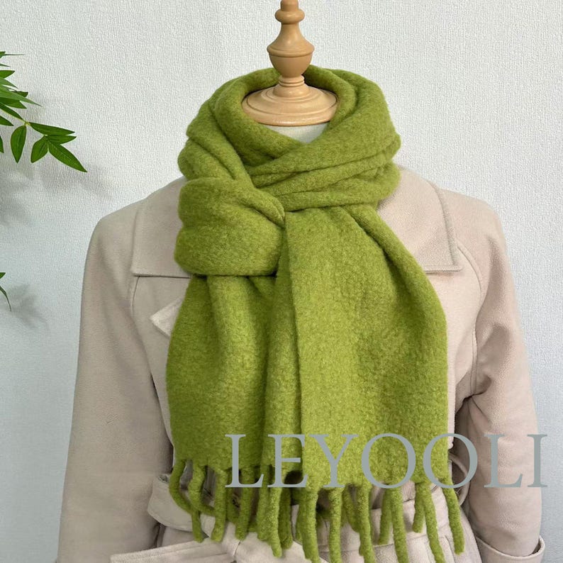 Wool Green Tassel Scarf: Soft Winter Accessory