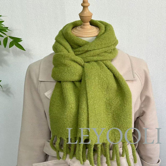 Wool Green Tassel Scarf: Soft Winter Accessory