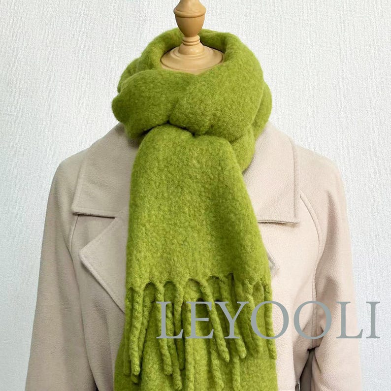 Wool Green Tassel Scarf: Soft Winter Accessory