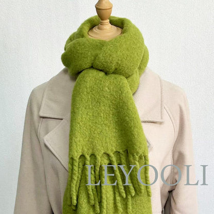 Wool Green Tassel Scarf: Soft Winter Accessory