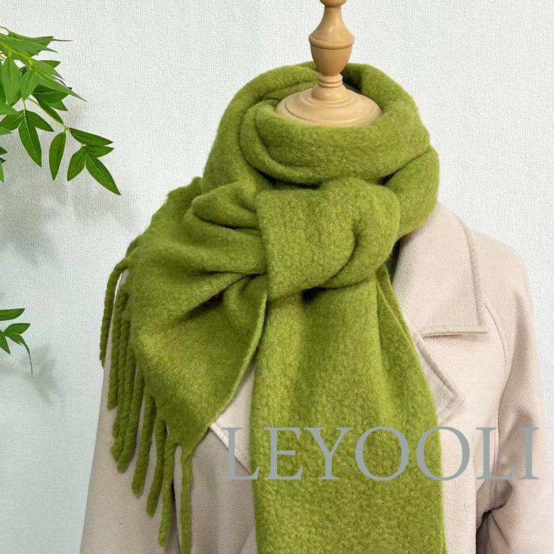 Wool Green Tassel Scarf: Soft Winter Accessory