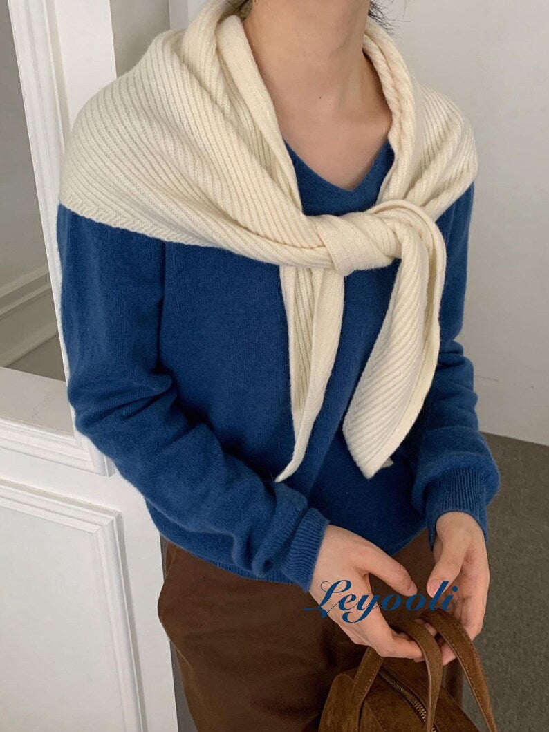 Cream White Knit Triangle Scarf: Soft Ribbed Neck Wrap