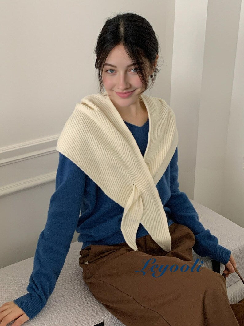 Cream White Knit Triangle Scarf: Soft Ribbed Neck Wrap
