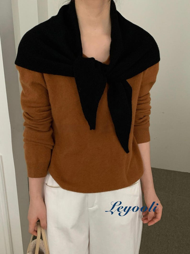 Black 100% Wool Triangle Scarf, Minimalist Ribbed Knit Shawl, Elegant Winter Wrap for Women