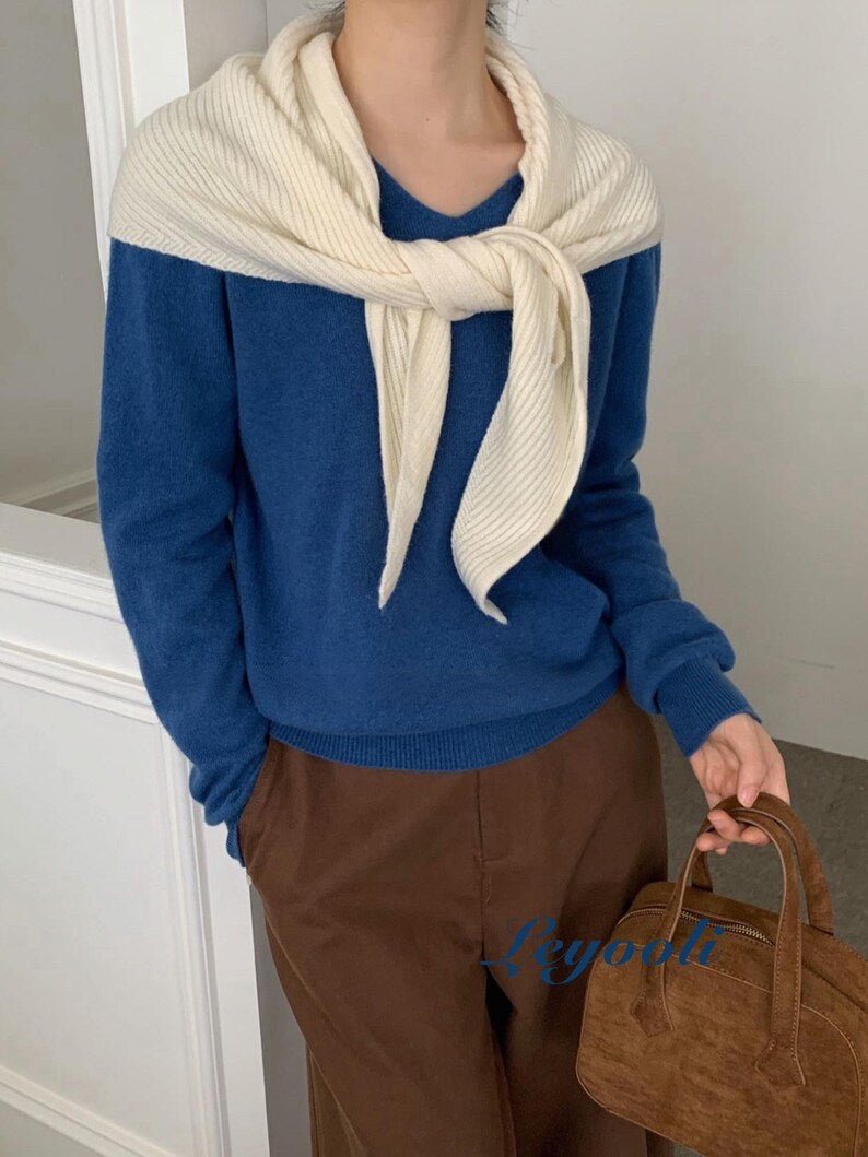 Cream White Knit Triangle Scarf: Soft Ribbed Neck Wrap