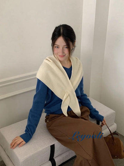 Cream White Knit Triangle Scarf: Soft Ribbed Neck Wrap