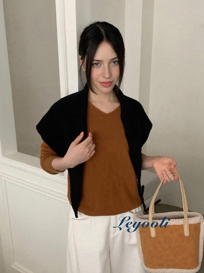 Black 100% Wool Triangle Scarf, Minimalist Ribbed Knit Shawl, Elegant Winter Wrap for Women