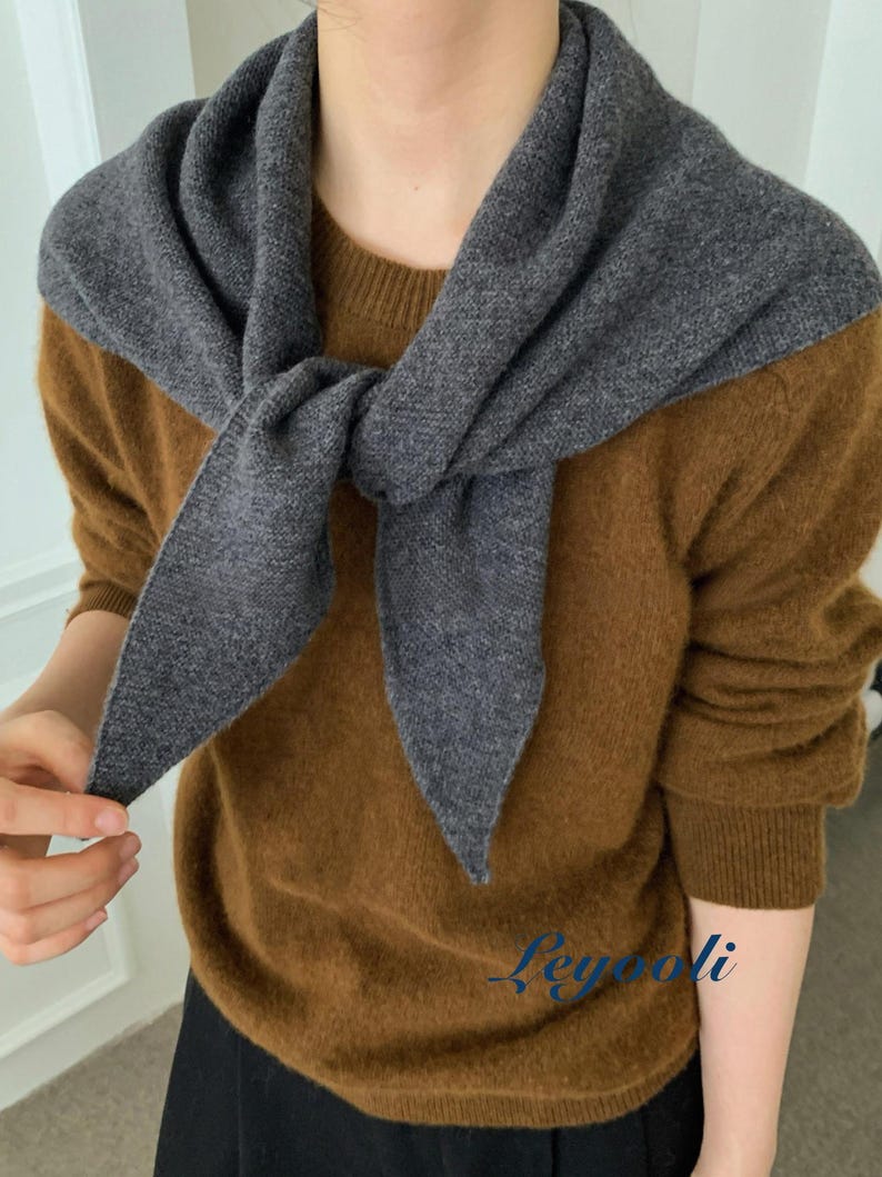 Charcoal Gray 100% Wool Knit Triangle Scarf, Minimalist Ribbed Wrap, Soft Wool Shawl