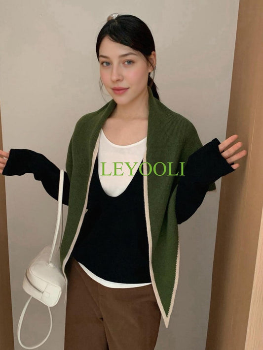 Handmade 100% Wool Pine Green Shawl Wrap | Winter Triangular Scarf | Soft Warm Shoulder Wrap | Christmas Gift for Her