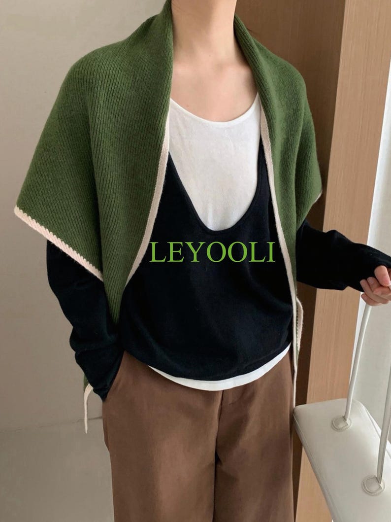 Handmade 100% Wool Pine Green Shawl Wrap | Winter Triangular Scarf | Soft Warm Shoulder Wrap | Christmas Gift for Her