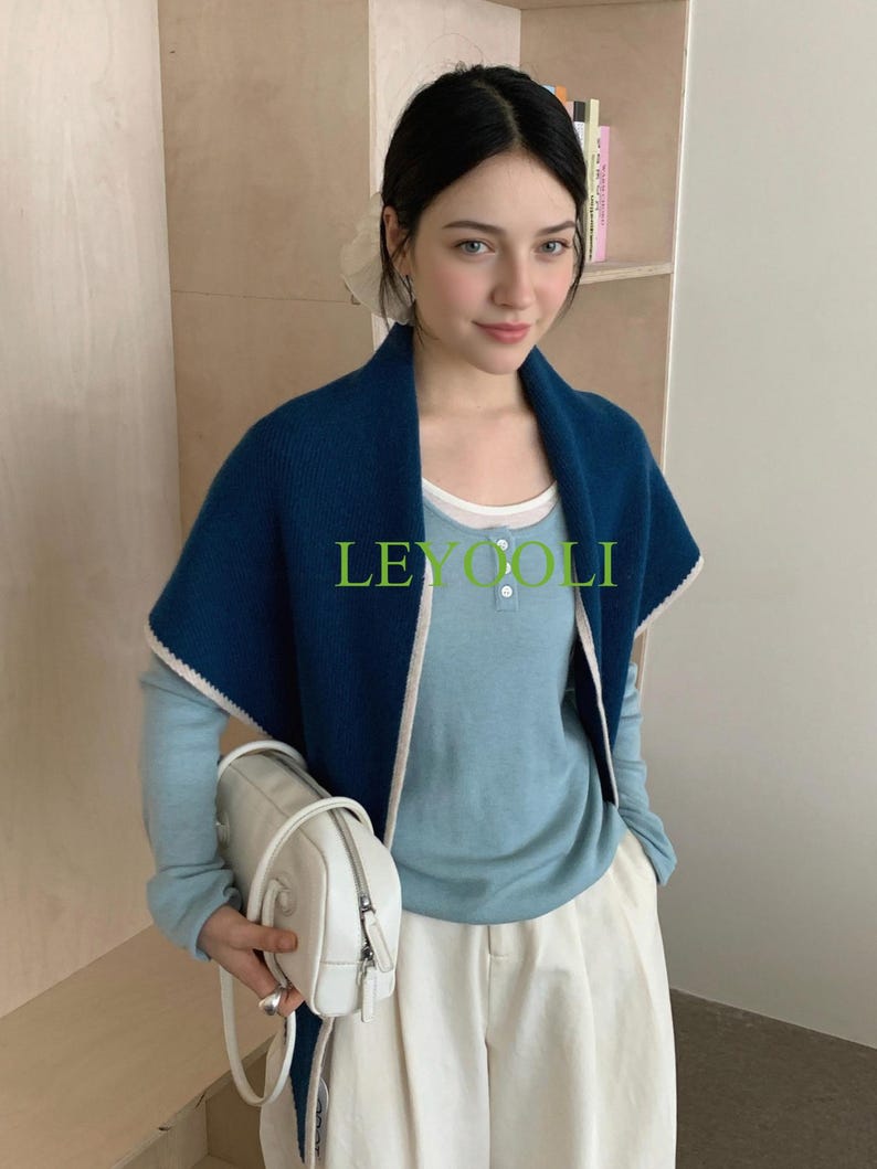 Handmade 100% Wool Deep Blue Shawl Wrap | Minimalist Triangular Scarf | Soft Warm Winter Shoulder Wrap | Elegant Knit Gift for Her