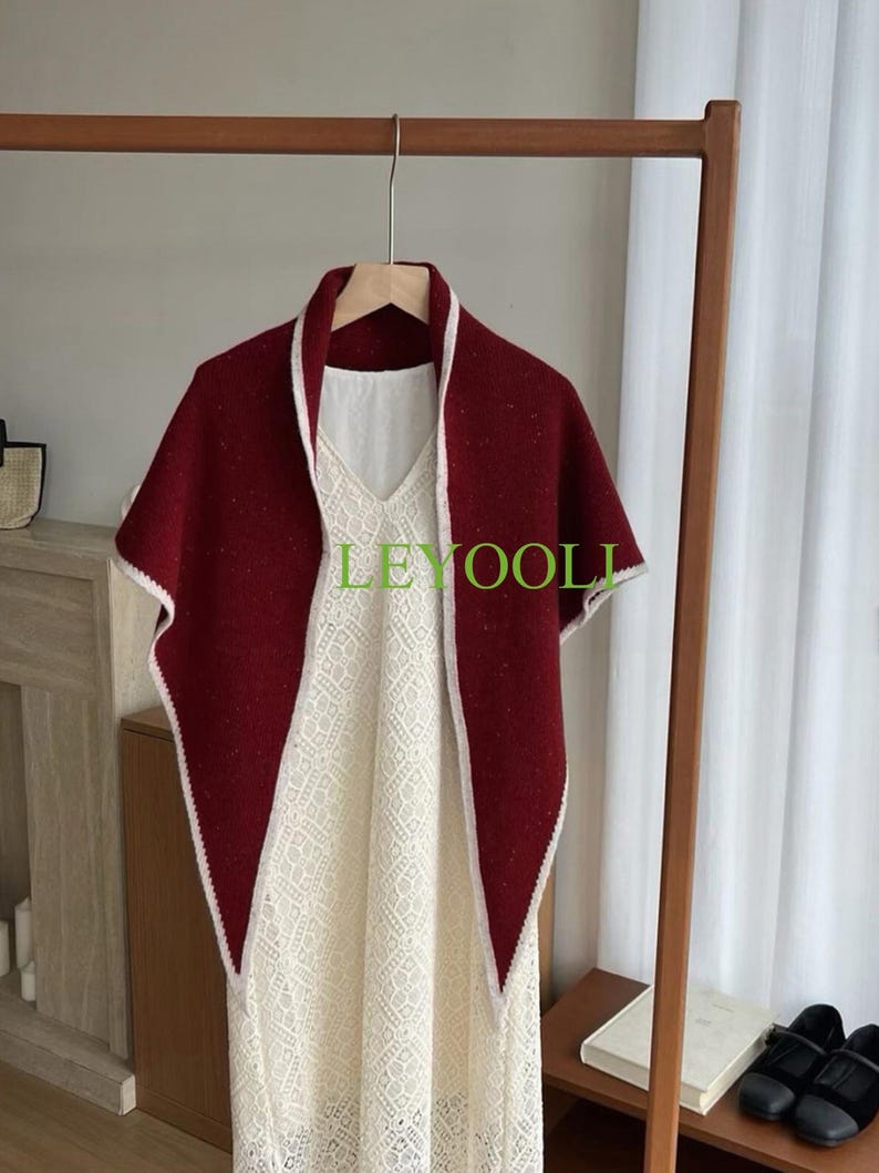 Handmade 100% Wool Speckled Red Shawl Wrap | Textured Triangular Scarf | Cozy Winter Shoulder Wrap | Festive Knit Gift for Her