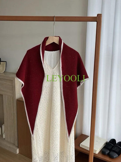 Handmade 100% Wool Speckled Red Shawl Wrap | Textured Triangular Scarf | Cozy Winter Shoulder Wrap | Festive Knit Gift for Her