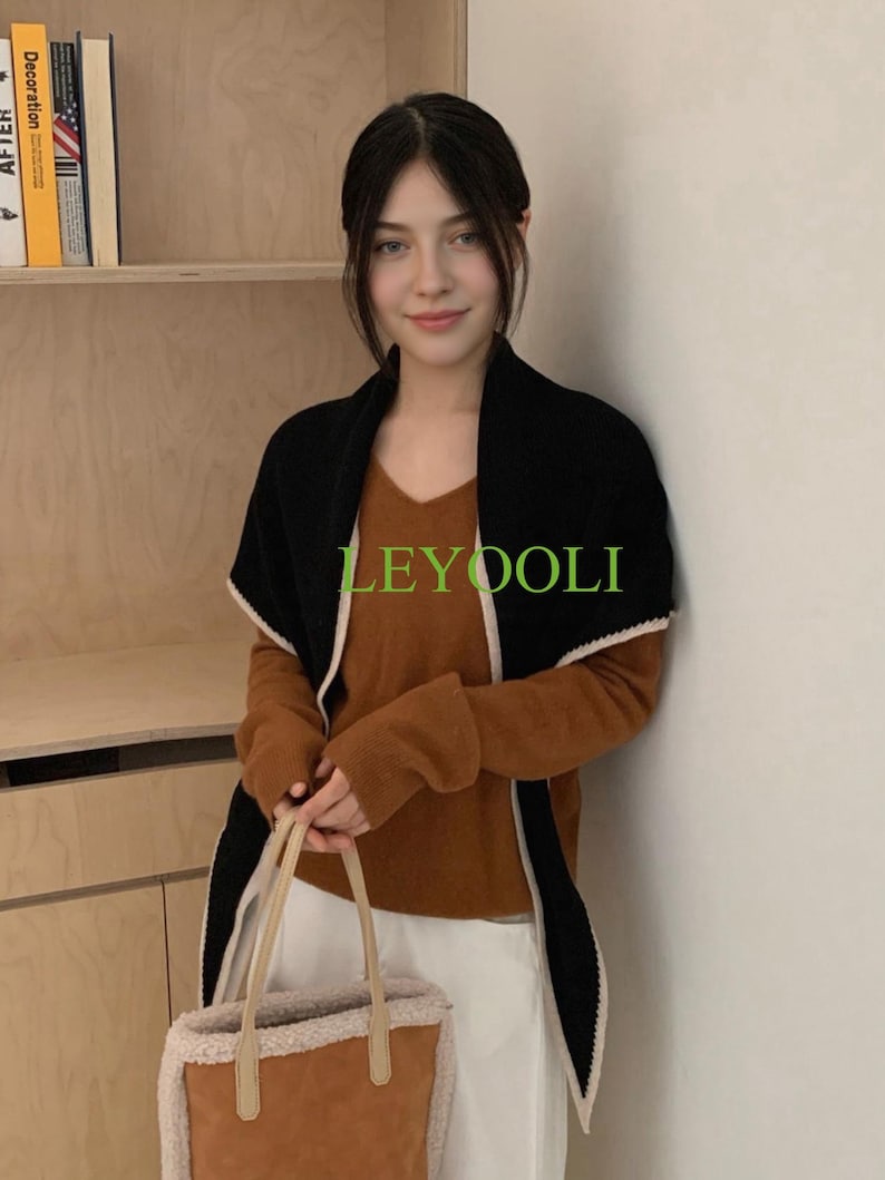 Handmade 100% Wool Black Shawl Wrap | Minimalist Winter Scarf | Elegant Triangular Wrap | Chic Knit Gift for Her